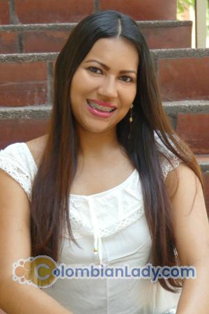 190058 - Karelys Age: 33 - Colombia