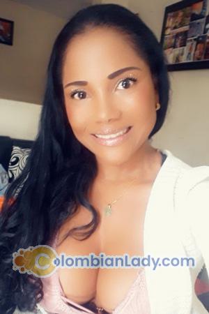196678 - Yarleisy Age: 39 - Colombia