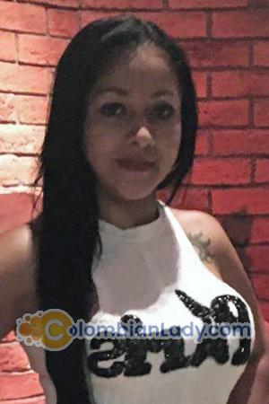 204158 - Laura Age: 33 - Costa Rica