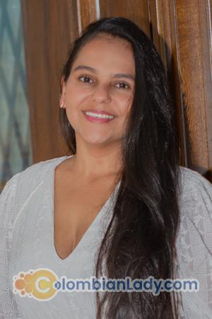 212053 - Fernanda Age: 38 - Colombia