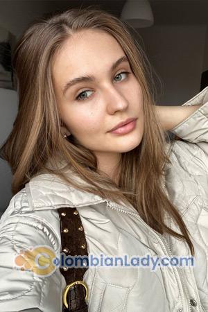 212628 - Anastasiia Age: 19 - Ukraine