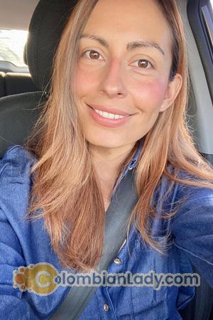 225607 - Laura Age: 37 - Costa Rica